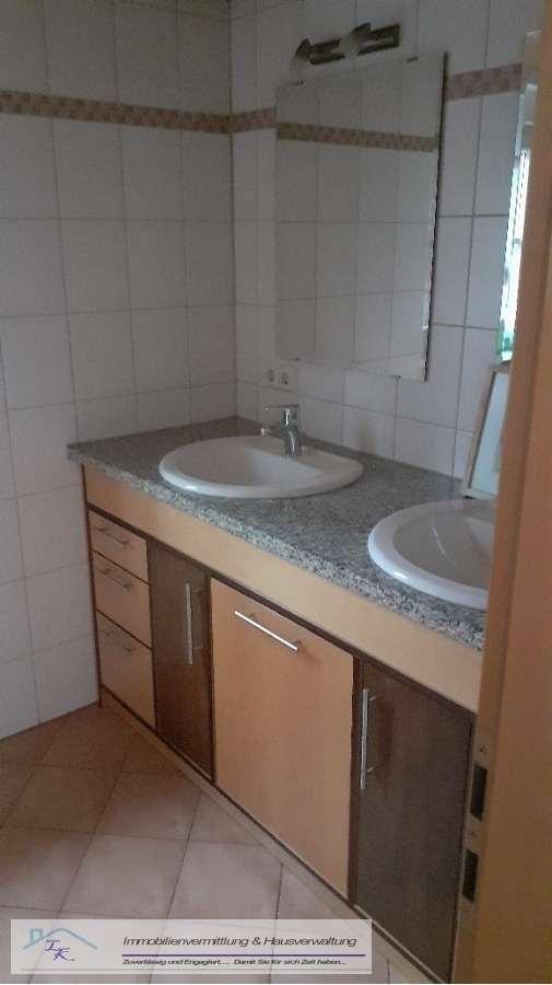 Bild... Mehrfamilienhaus R�slau