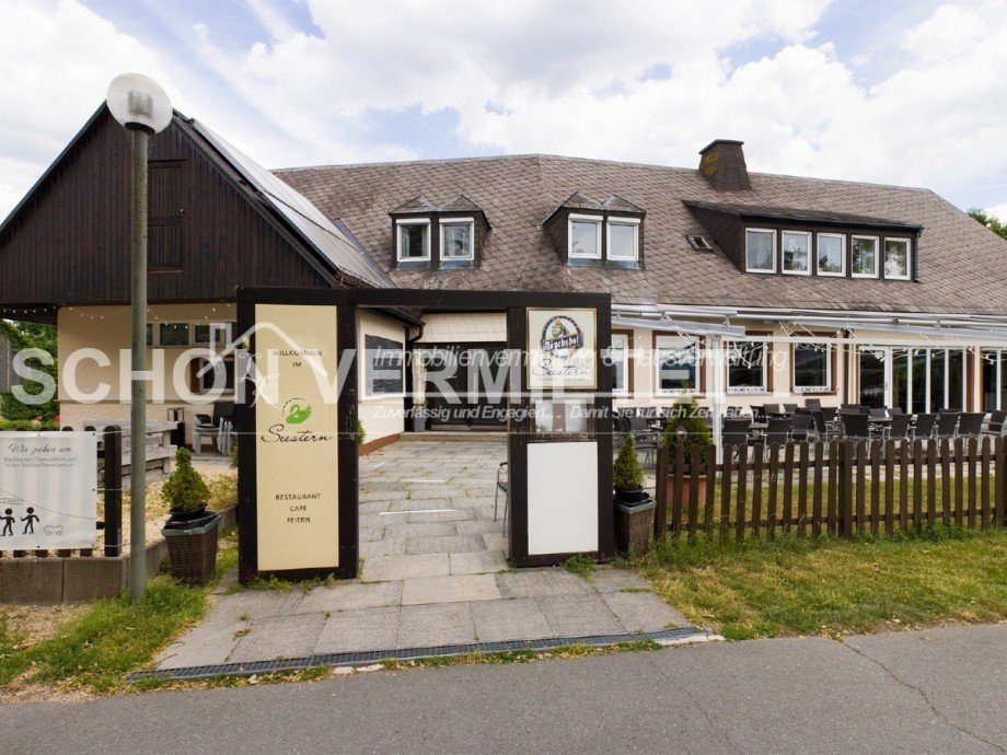 Eingang Gastronomie und Wohnung Wei�enstadt