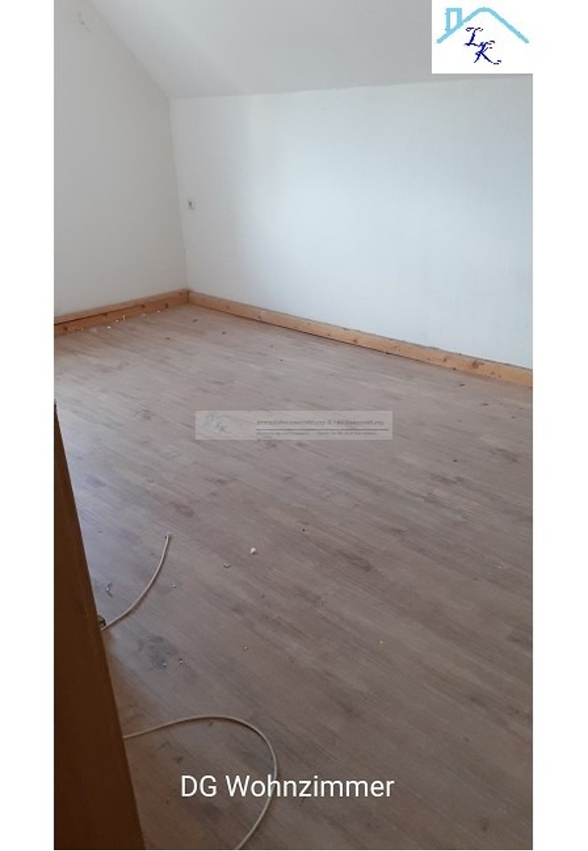 DG Zimmer 1_2025-04-02-09-29-58 Dachgeschosswohnung WUnsiedel