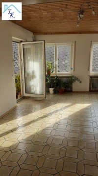 Bild (2260bbdaf83f5b19b67d04cef7155d5b): Gro�z�gige und helle Wohnung in R�slau mit Balkon zu vermieten.