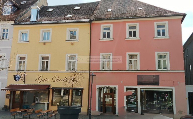 ZFH Front N Marktredwitz - Stadtmitte Stadthaus Zukunftsorientiertes Renovierungsprojekt: Vermietetes Gewerbe und Wohnungen